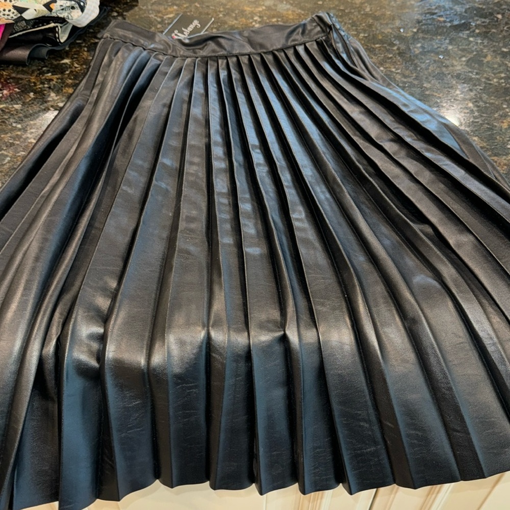New pleather skirt w zipper